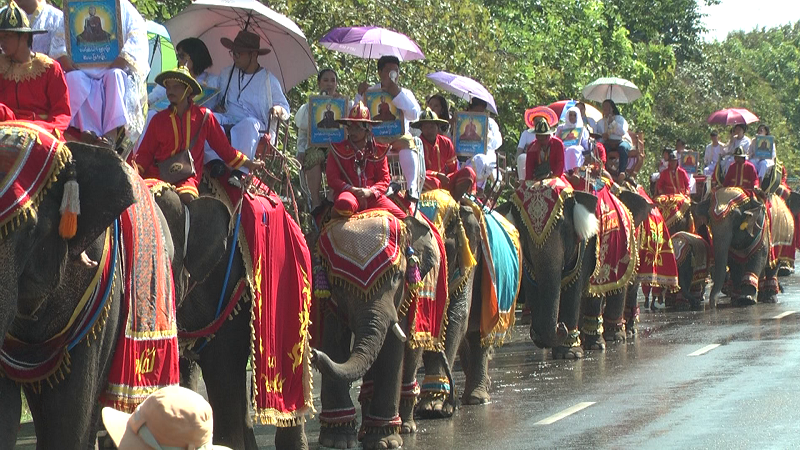 เพชรบูรณ์ – สมโภชยิ่งใหญ่ ช้าง 31 เชือก พระ 29 องค์ งานหลวงพ่อบึงสามพัน