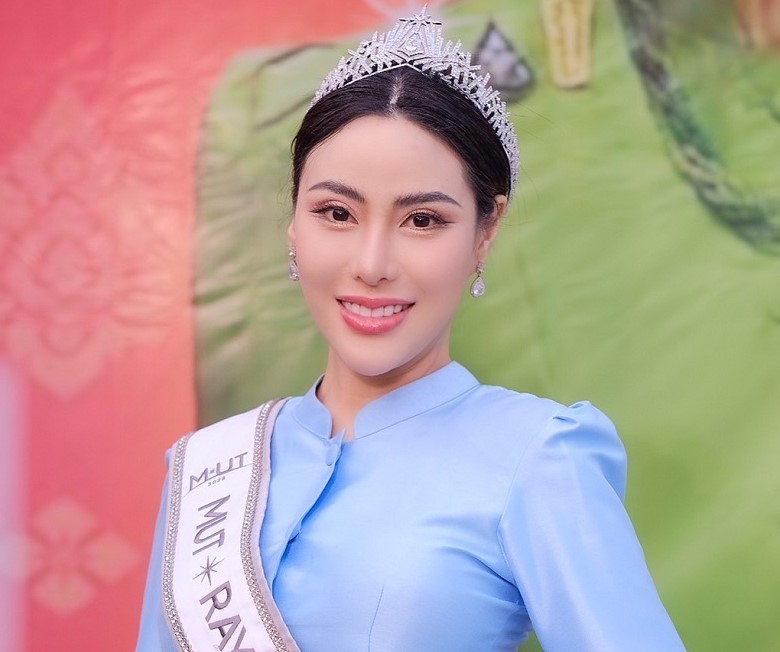 MISS UNIVERSE RAYONG ได้รับเกียรติอย่างสูงยิ่งให้เข้ารับเหรียญพระราชทาน จาก หม่อมเจ้าอุทัยกัญญา ภาณุพันธุ์ พระราชปนัดดาในพระบาทสมเด็จพระจอมเกล้าเจ้าอยู่หัว (รัชกาลที่ 4)